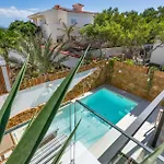 Villa Sunrise Private Pool By Holidays *